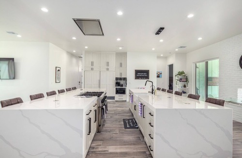 Arcadia Lite House | ARCADIA 2022 NEW BUILD - 5 bed/4.5bath - Heated Pool - PRIME LOCATION