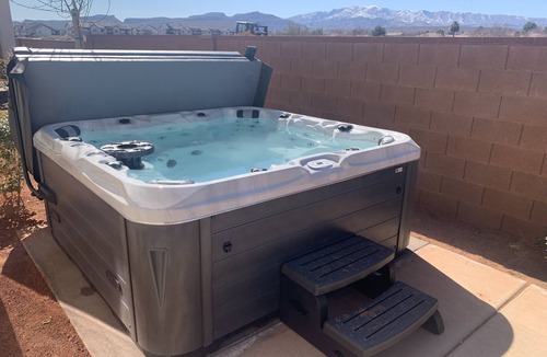 Santa Clara House | Arcadia 57 | Private Hot Tub * Resort Pool * Pinball * EV Charger