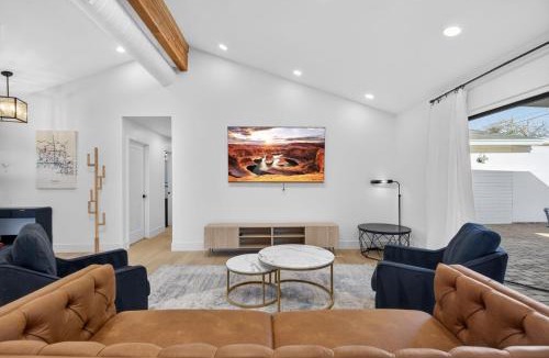 Indian Villa House | Arcadia 5BR Oasis Pool Putting Green & Sleeps 12