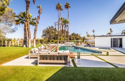 Palm Springs Villa | Architectural Villa for Groups 16 Pax