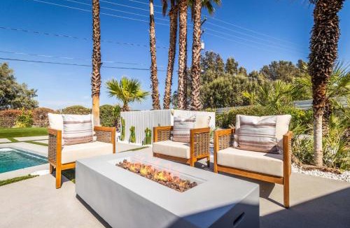 Palm Springs Villa | Architectural Villa for Groups 16 Pax