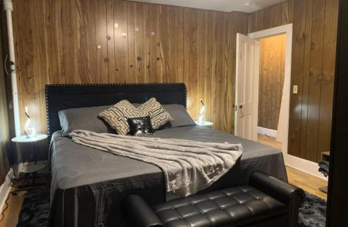 Magnolia House | Ashley's Lounge and stay