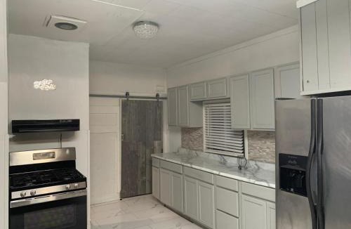 Magnolia House | Ashley's Lounge and stay