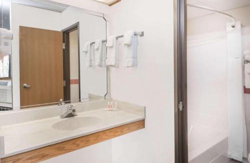 Marshalltown Hotel | Atlantic Inn Marshalltown, Iowa