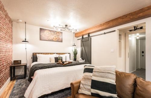 Boise House | Awaken Your Senses King Bed BSU Parking