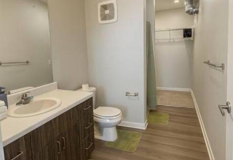 Downtown Des Moines Apartment | Axis Suite
