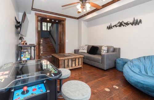 Granby House | Back 9 Lodge
