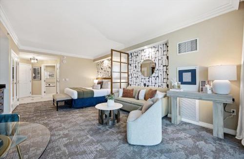 Las Vegas Apartment | Balcony Full Strip View Suite MGM Signature FREE VALET