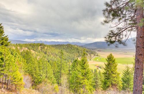 Bonners Ferry House | Balcony & Patio w/Mtn Views! Bonners Ferry Escape