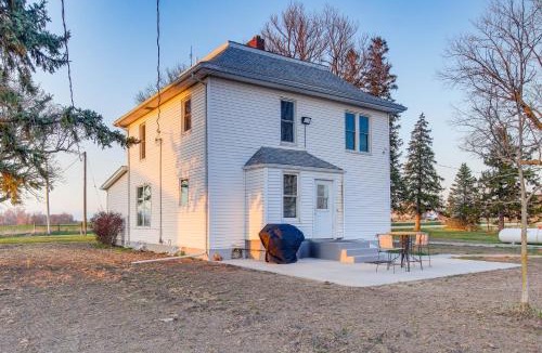 Mahaska County House | Barnes City House ~ 3 Mi to Hunting & Fishing!