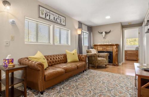 Red Lodge House | Base Camp with Hot Tub on main street Wi-Fi dog