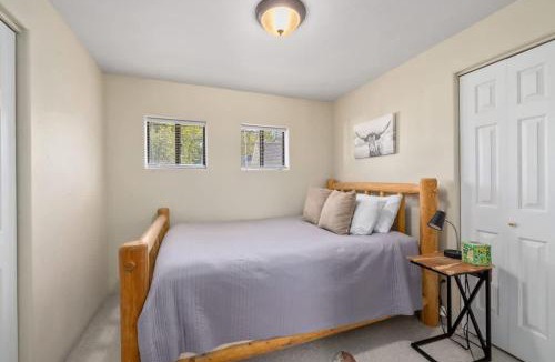 Red Lodge House | Base Camp with Hot Tub on main street Wi-Fi dog