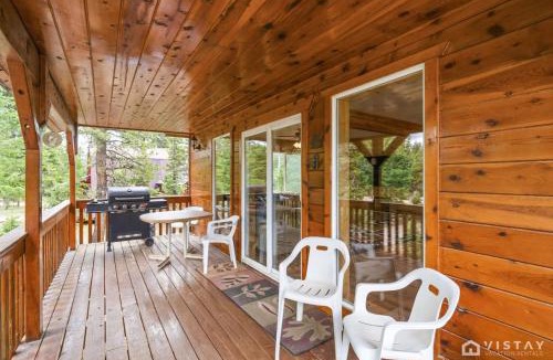 Meadow View Heights House | Basecamp Adventures with Firepit, BBQ, Sleeps up to 15