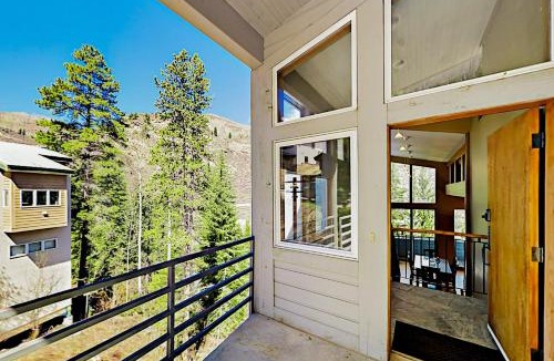 Intermountain House | Basingdale Pine