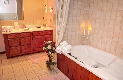 Eureka Springs Hotel | Bavarian Inn Motel