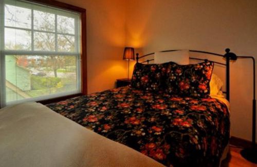 Ann Arbor Bed & Breakfast | Baxter House Bed & Breakfast and Apartment