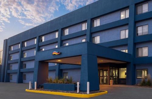 Davenport Hotel | Baymont by Wyndham Davenport