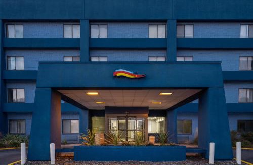 Davenport Hotel | Baymont by Wyndham Davenport