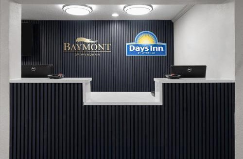 Davenport Hotel | Baymont by Wyndham Davenport
