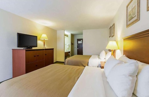 Chalco Hotel | Baymont by Wyndham Omaha SW
