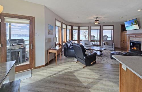Arnolds Park House | Bayview Sunset Escape at the Lake