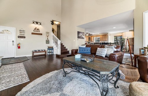 The Village House | BB Lake View Lodge