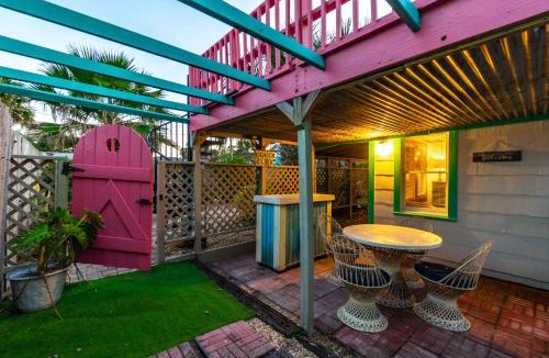 Vilano Beach House | Beachcomber Oasis l 1930s Cottage l 1 min to Beach