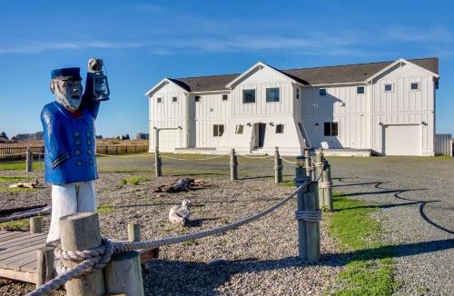 Bandon House | Beachfront Bandon Vacation Rental w/Ocean View!