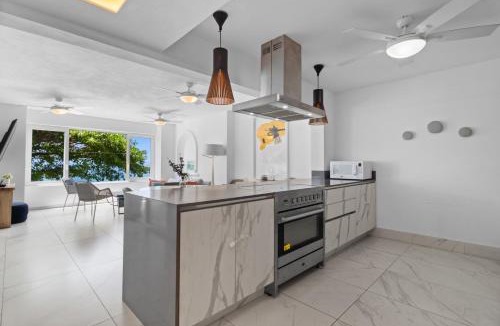 South Shore Hotel Area House | Beachfront condo, oasis of tranquility