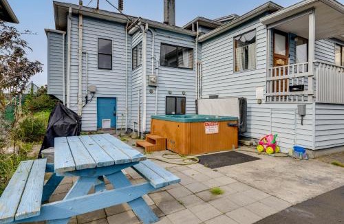 Seaside House | Beachfront Cottage on Seaside Promenade w/Hot Tub