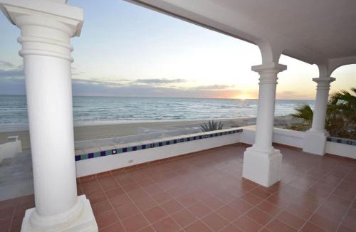Las Conchas House | Beachfront Home in Rocky Point Casa Alhaja
