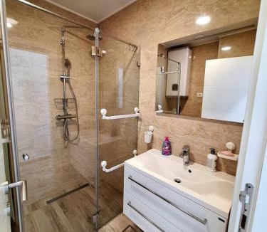 Dobra Voda Apartment | Beachfront