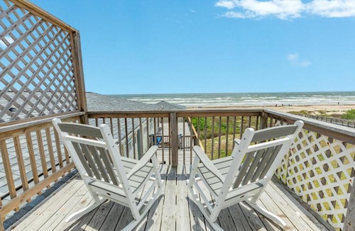 Surfside Beach House | Beachfront Property - Private Walkover to Sand