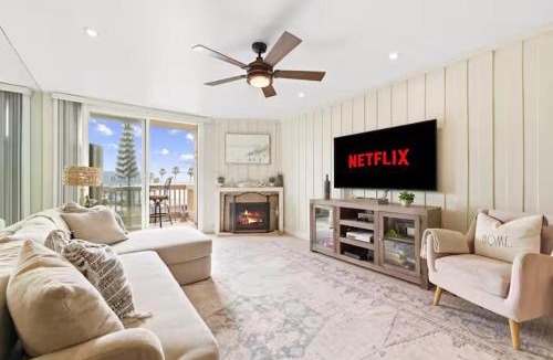 Townsite House | Beachfront Resort-sunset views deck & luxe king