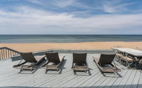 Ferrysburg House | Beachside Getaway private Lake Michigan Beach Frontage