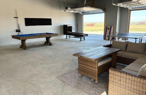 Sturgis House | Bear Butte Luxury Retreat Hot Tub Stunning Views