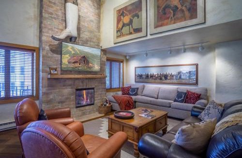 Steamboat Springs Apartment | Bear Claw 615 - True Ski-in Ski-out Access, Slope Views & Winter Shuttle!