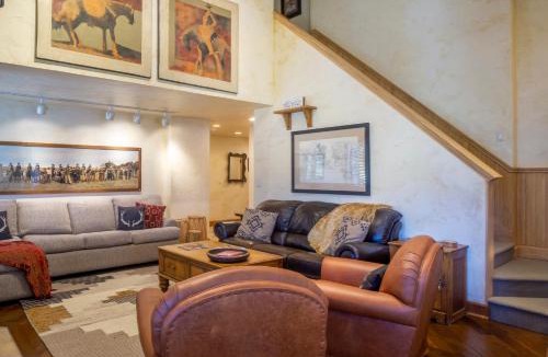 Steamboat Springs Apartment | Bear Claw 615 - True Ski-in Ski-out Access, Slope Views & Winter Shuttle!