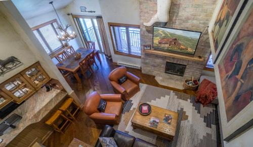 Steamboat Springs Apartment | Bear Claw 615 - True Ski-in Ski-out Access, Slope Views & Winter Shuttle!