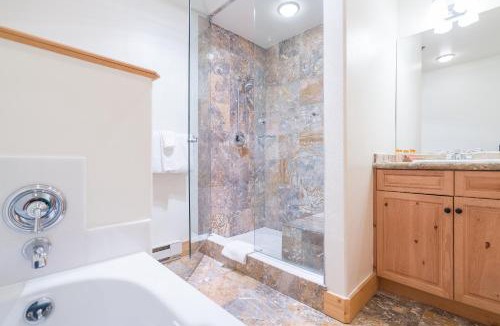 Mountain Village Hotel | Bear Creek Lodge 203B Hotel Room