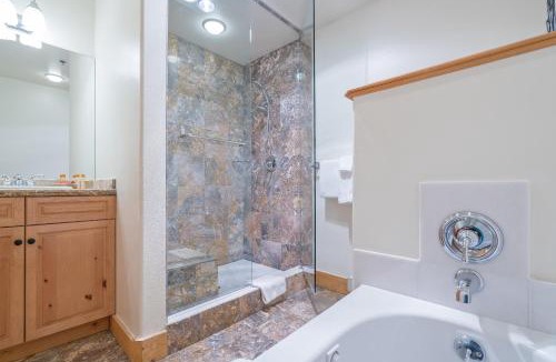 Mountain Village Hotel | Bear Creek Lodge 203C Hotel Room
