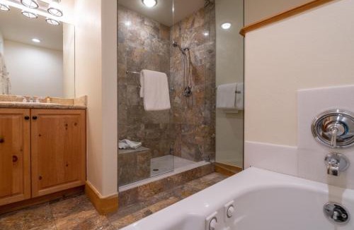 Mountain Village Hotel | Bear Creek Lodge 303C Hotel Room