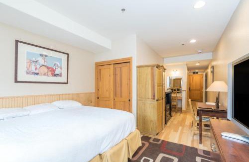 Mountain Village Hotel | Bear Creek Lodge 305C Hotel Room