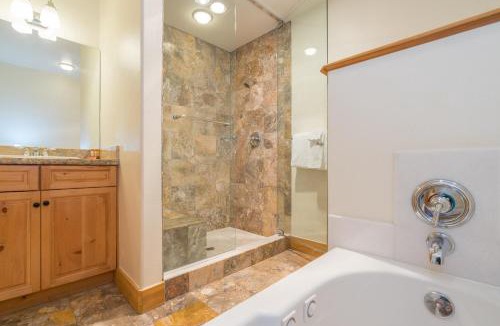 Mountain Village Hotel | Bear Creek Lodge 305C Hotel Room