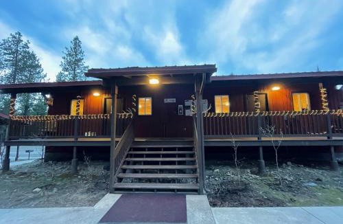 Thompson Falls Hotel | Bear creek resort