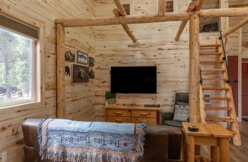 Island Park Apartment | Bear Den - Fire pit -Hammocks -BBQ -Yellowstone