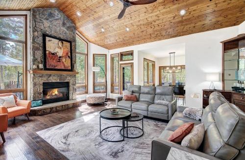 Breckenridge House | Bear Den - Ping Pong, Sauna, Fireplace, Close to Ski, Discount Rates