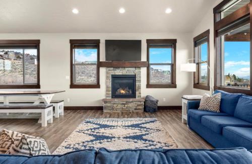 Sweetwater House | Bear Lake Cabin Sleeps 25 Ideal Beach Resort