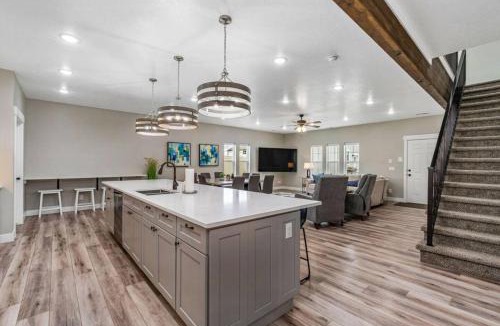 Garden City House | Bear Lake Fun Spot - Sleeps 22, Sauna, Hot tub, Game Room, Walk2Marina