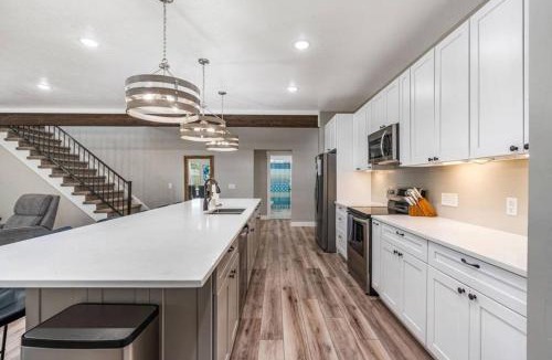 Garden City House | Bear Lake Fun Spot - Sleeps 22, Sauna, Hot tub, Game Room, Walk2Marina